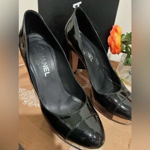 CHANEL BLACK HEELS